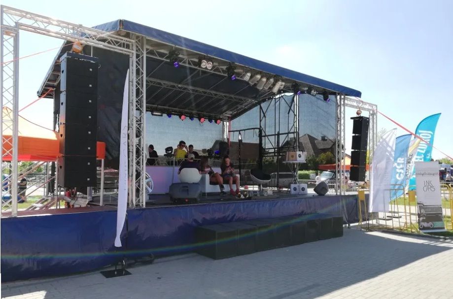 Wynajem sceny, organizacja i obsluga imprez oraz wesel plenerowych.