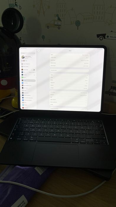 Apple iPad Pro 13" M4 WIFI 256GB com Magic Keyboard