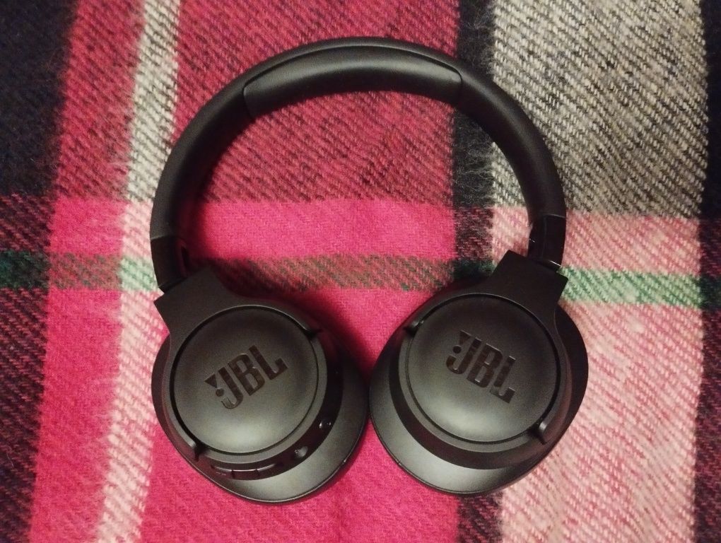 Продаю, навушники JBL Tune 710BT