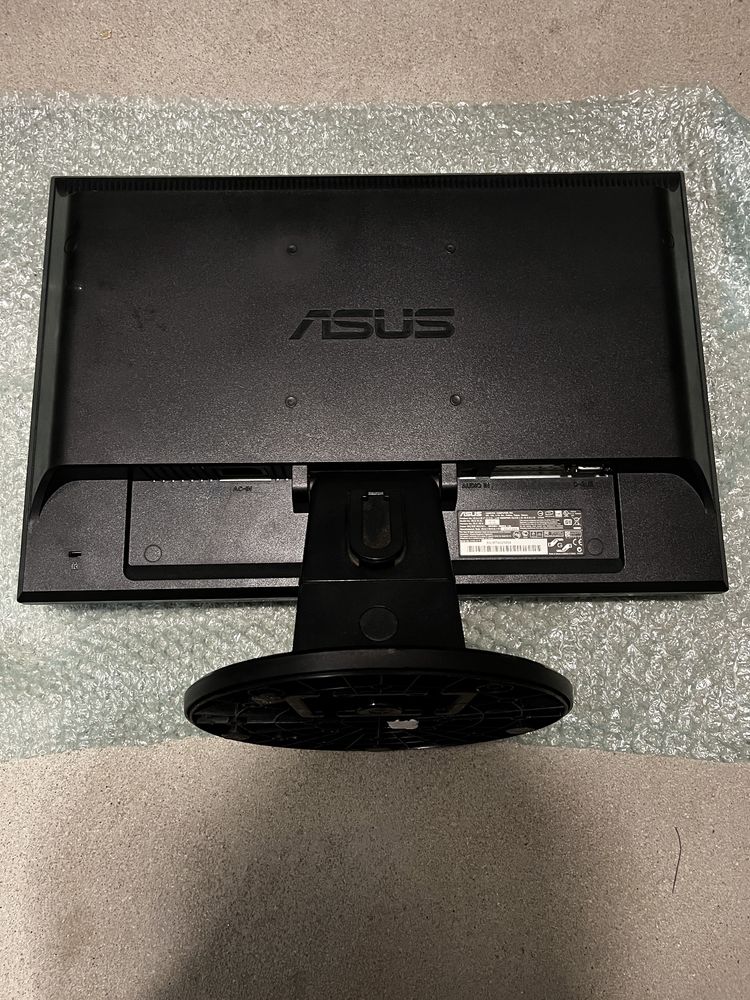 Komputer + Monitor Acer Aspire M3970 – i5, 6GB RAM, 1TB HDD