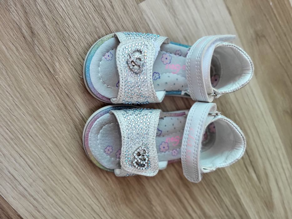 Продам детские Босоножки