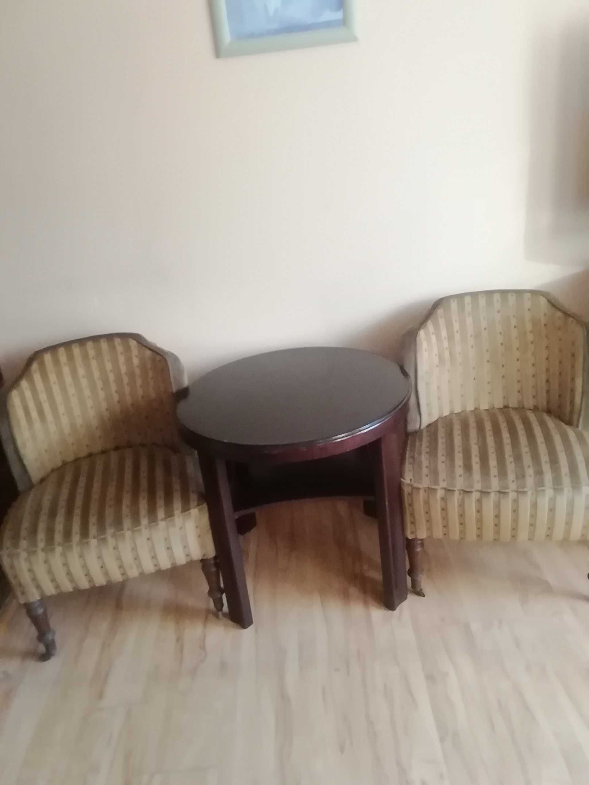 Dwa fotele plus stolik antyki