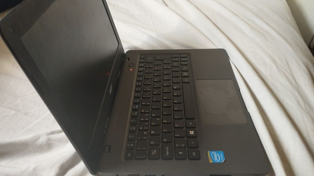 Notbook ACER+ rato com fio.