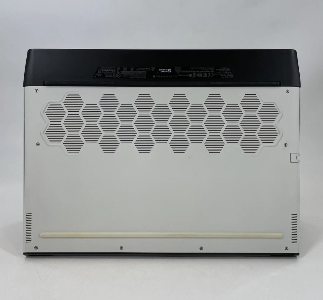 Dell Alienware i9-10980HK 32GB 2TB SSD RTX 2070 SUPE