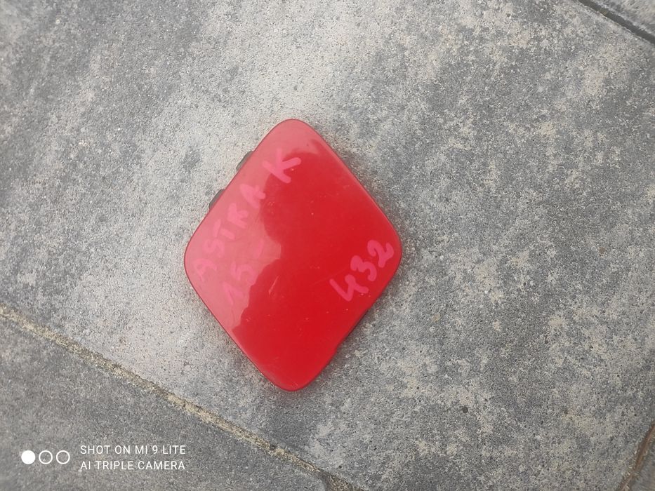 Zaślepka haka holowniczego zderzaka przód opel astra K V Czerwona