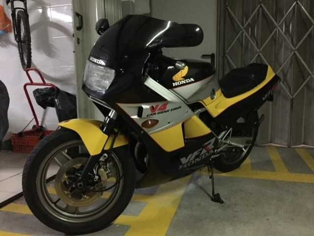 Honda VFR 400 NC 21