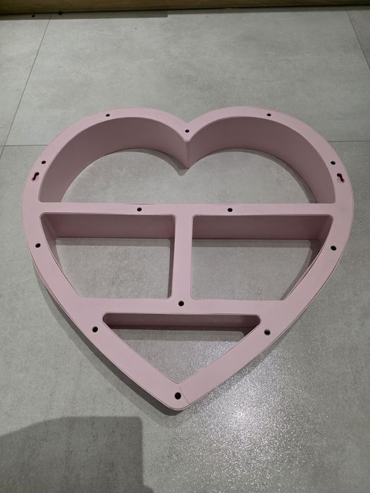 Półka wisząca w kształcie serca