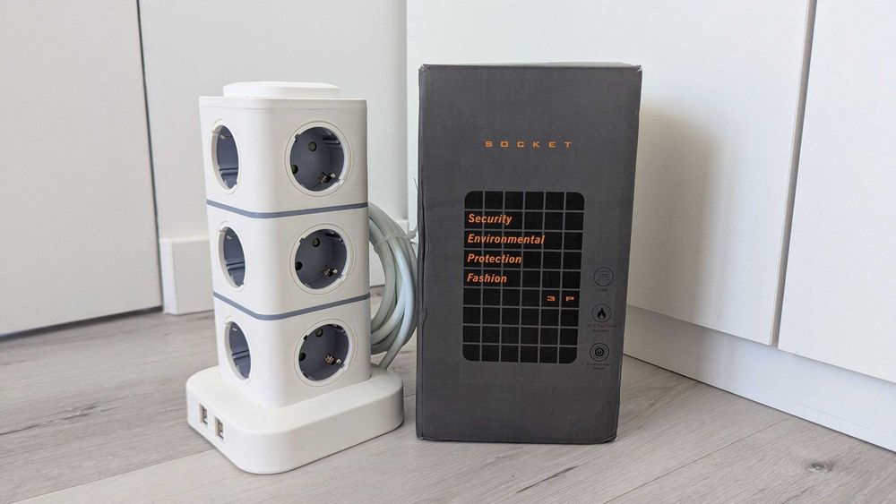 Мережевий подовжувач — 12 розеток, 4 USB, захист від перевантаження