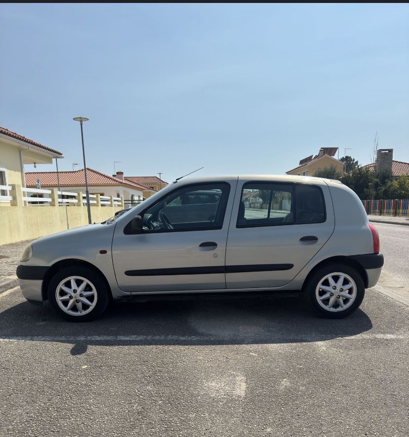 Renault Clio 1.2 - 2000
