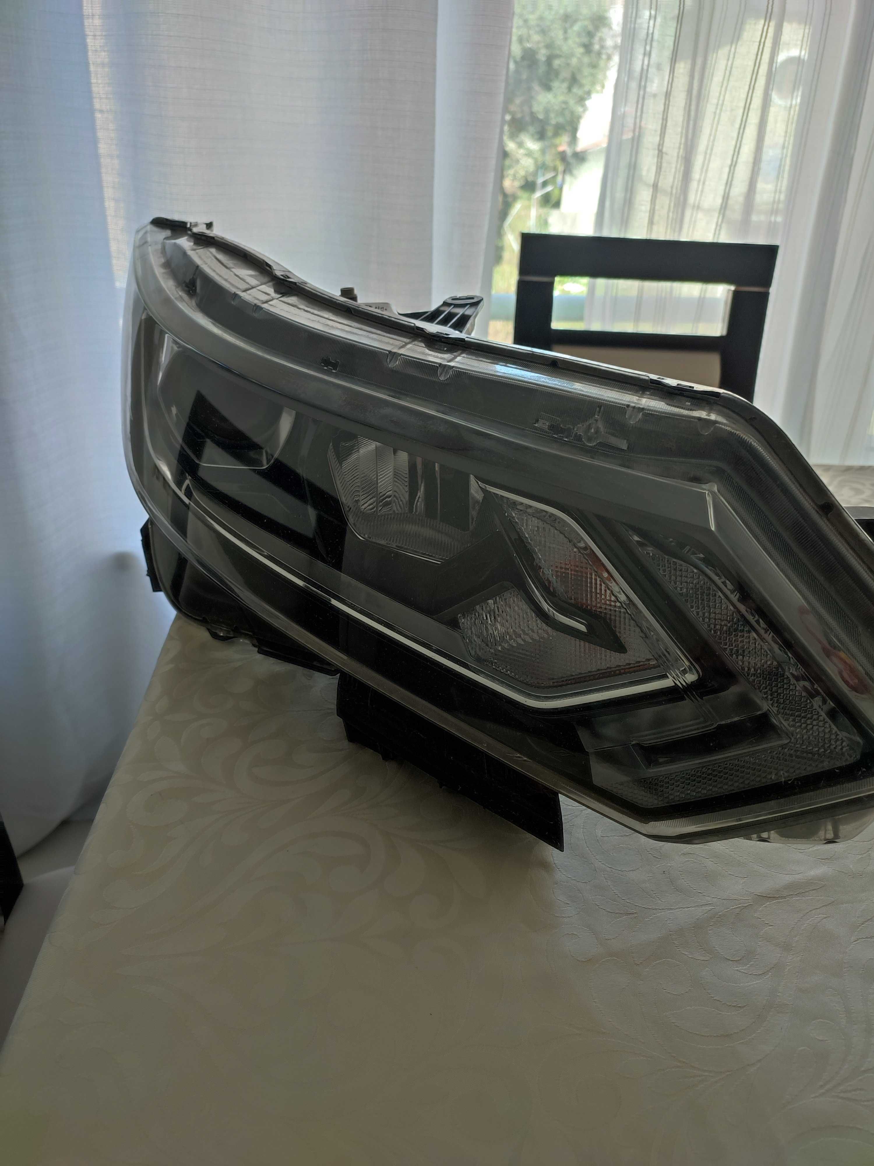 Farol Direito / Farol Esquerdo Nissan Qashqai