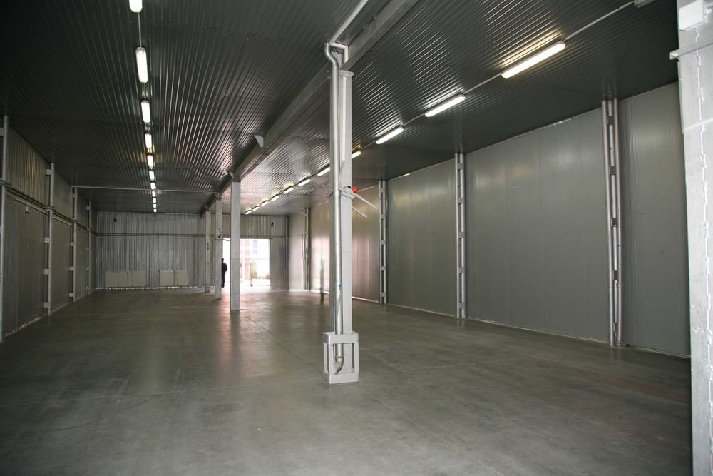 hala/magazyn z biurami 420 m kw. blisko AOW Ww Fabryczna