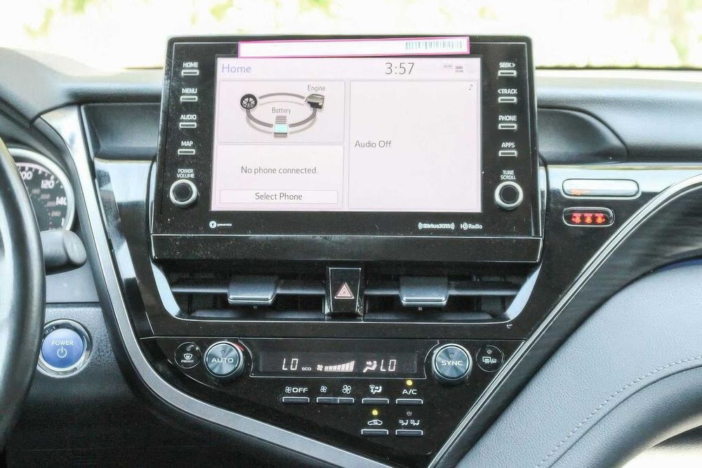 Toyota Camry Hybrid XLE      2024