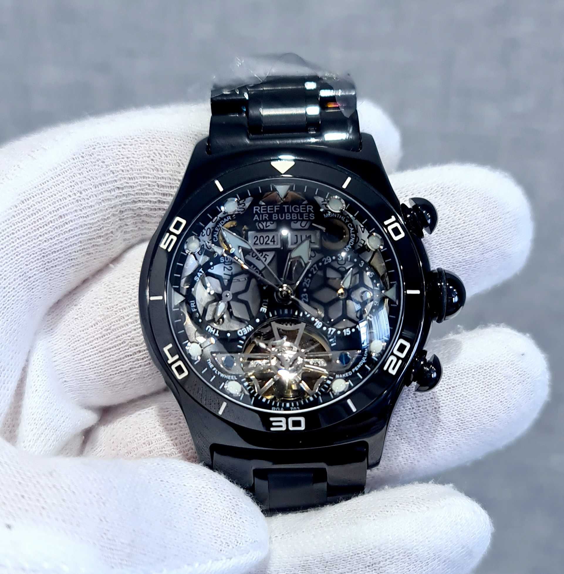 Чоловічий годинник Reef Tiger RGA703 Bubble Black Automatic Skeleton