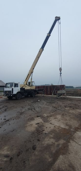 Автокран на базі МАЗ