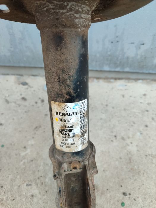 Стійки передні на Renault doker