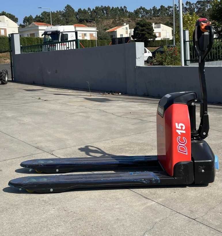 Porta paletes Eléctrico Heli CBD-15