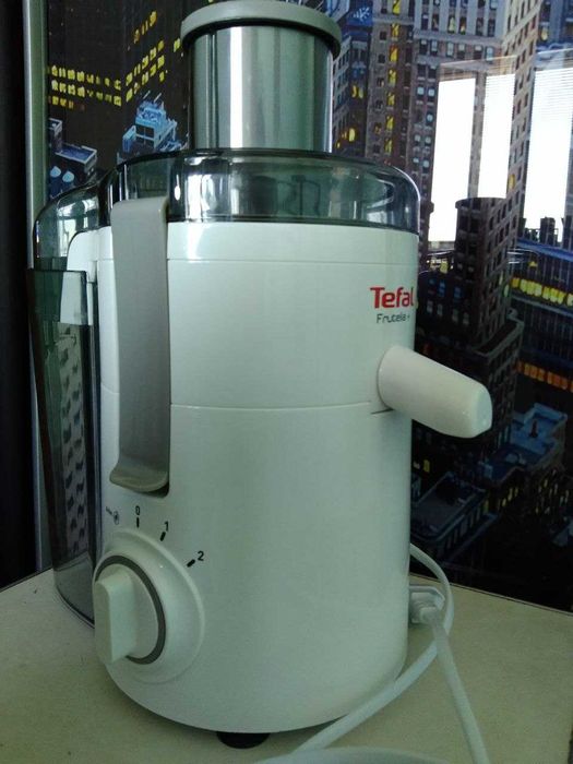 Продаю Соковыжималка Tefal Frutelia+ 350w в идеальном состоянии