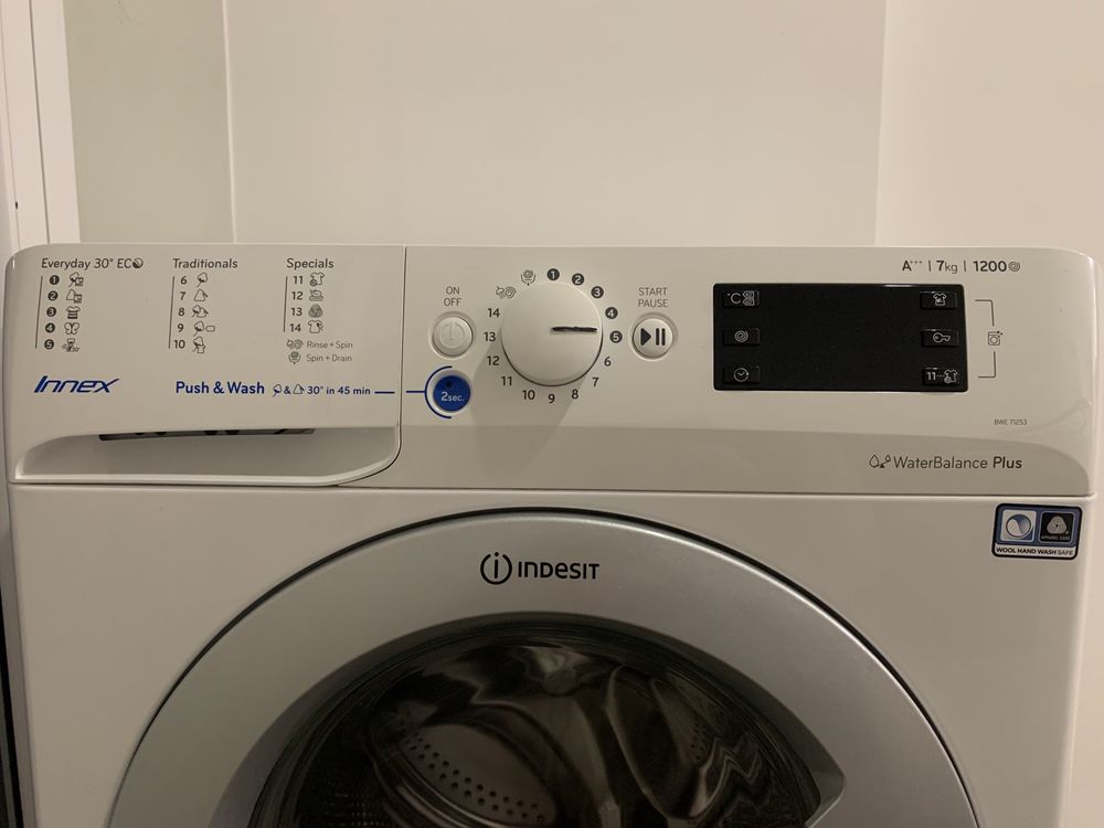 Máquina de Lavar Roupa INDESIT