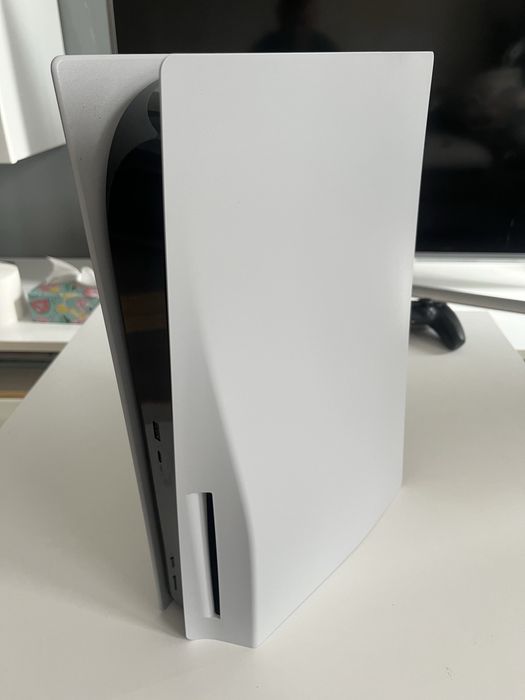 Playstation 5 +2 gry+2 pady