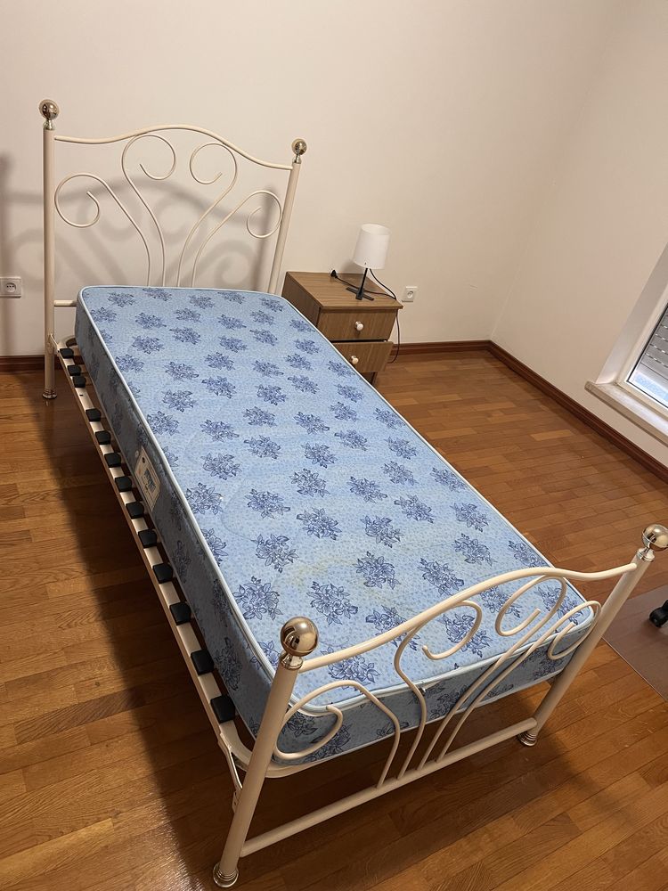 Cama de solteiro Antiga