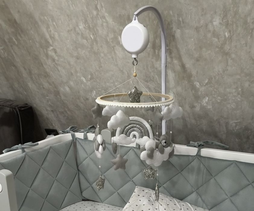 Мобіль у дитяче ліжечко