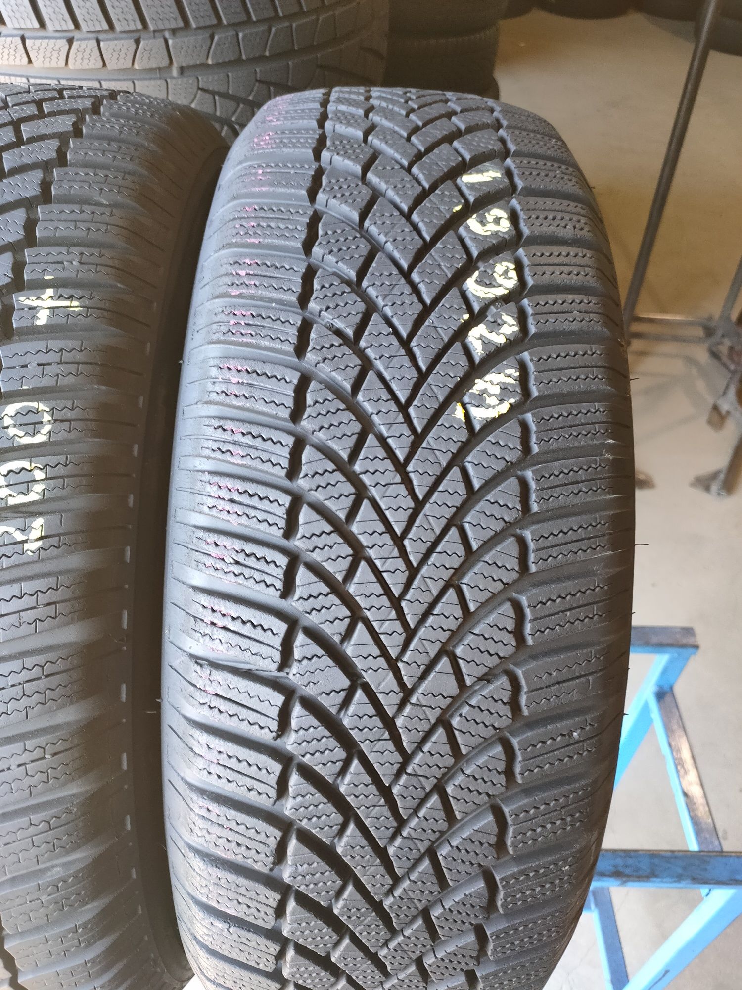 205/60r16 Bridgestone Blizzak LM005 z 2019r około 7,3mm