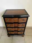 Mesa de cabeceira/ movel gavetas