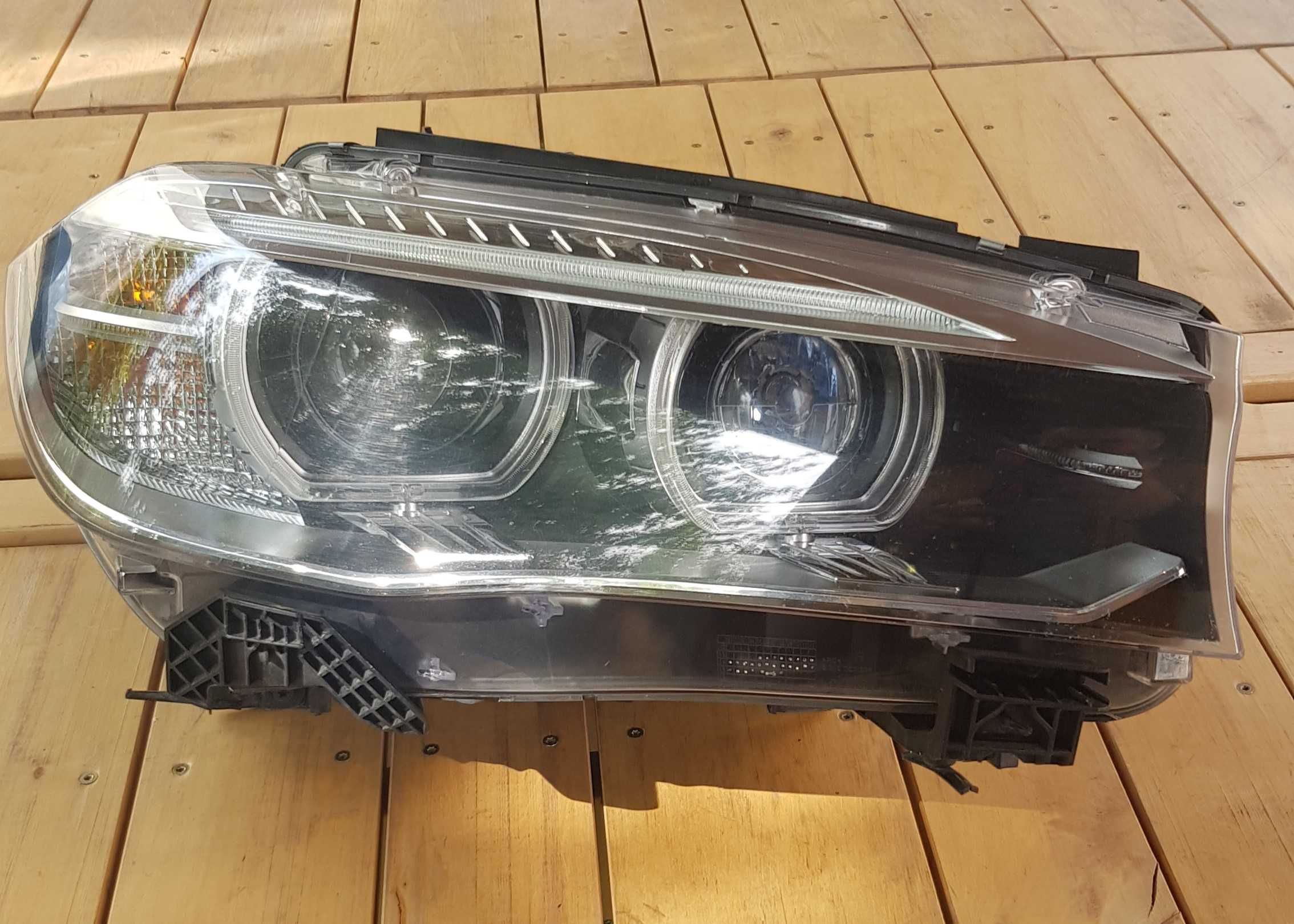 Oryginalny reflektor prawy przód do BMW  X5 2015