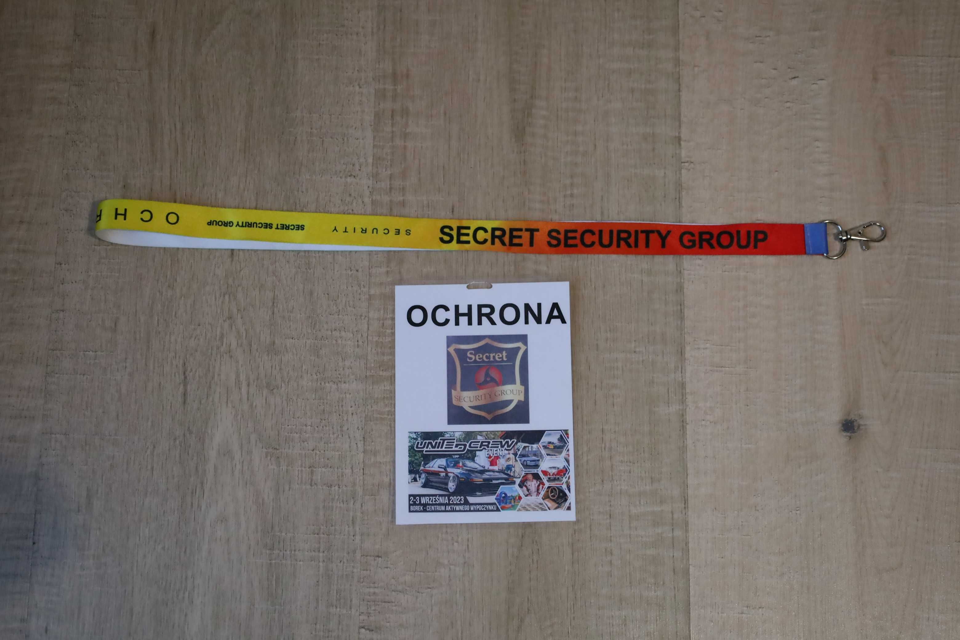 Smyczek i identyfikator pracownika ochrony z United Crew event 2023