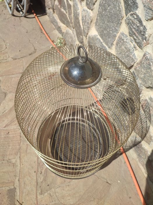 Продаю клітку для птичок.