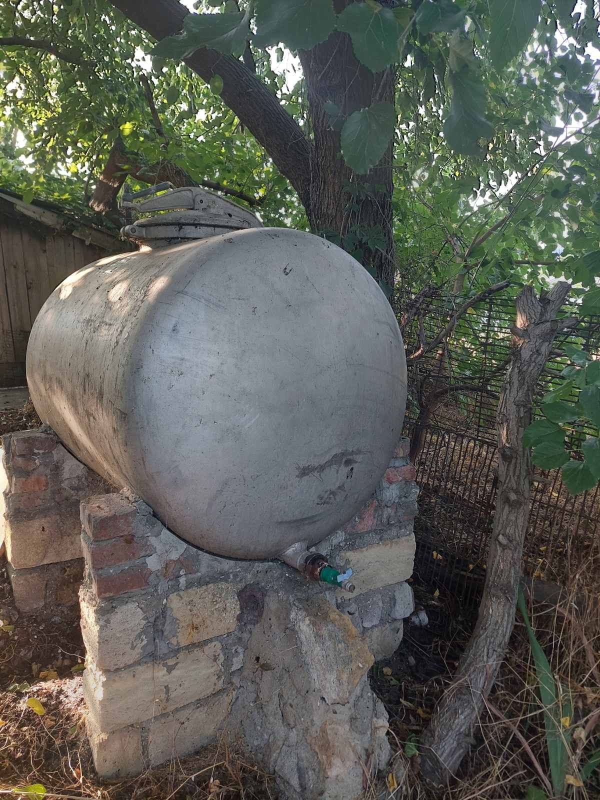 Продам бак, 1 куб