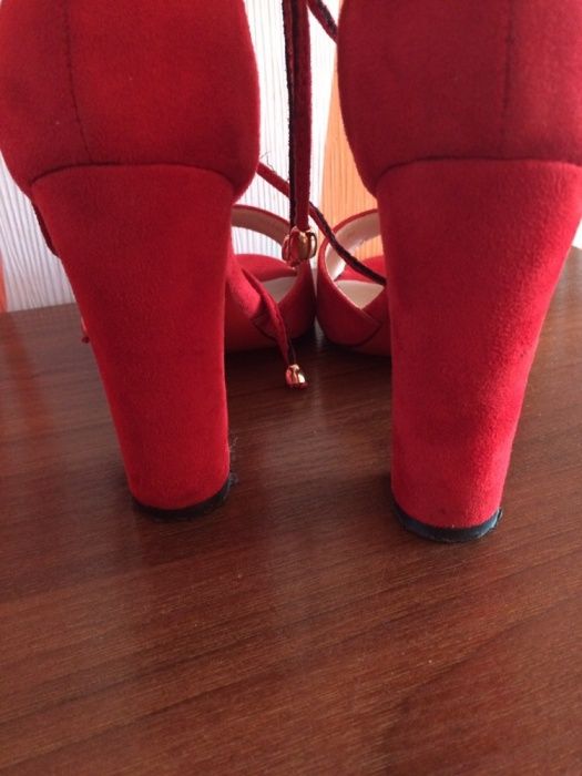 Красные босоножки 38 р.