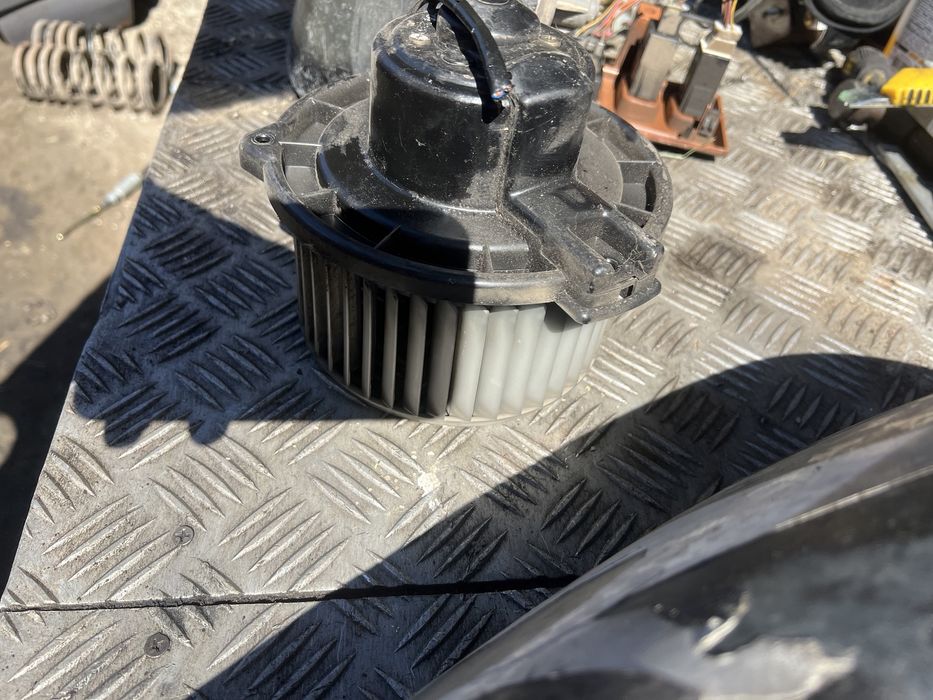 Моторчик печки  карнивал kia carnival 98год