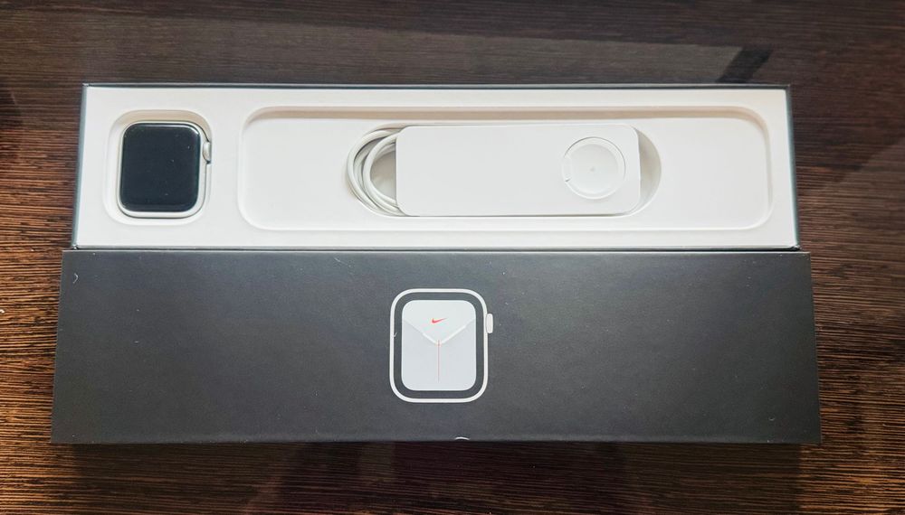 Часы Apple Watch SE 40 mm