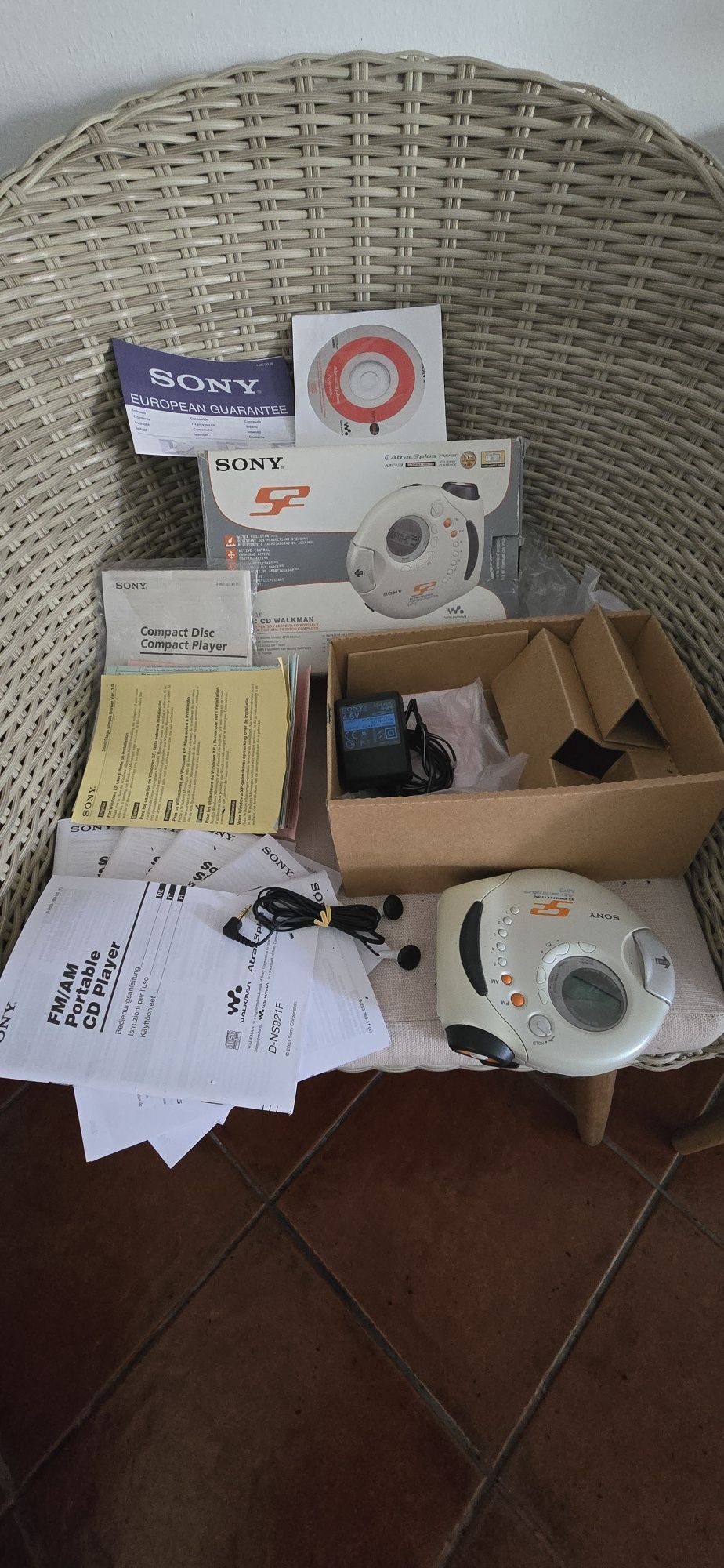 Discman Sony D-NS921F Atrac3/MP3 CD Plus Walkman Coleconadores


Son