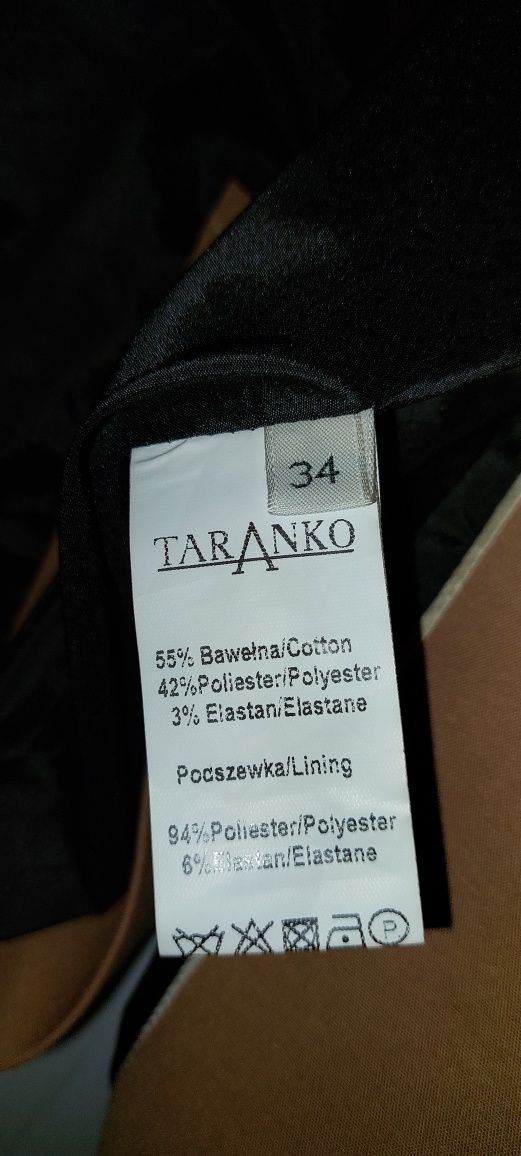 Garnitur brązowy ze złotymi guzikami