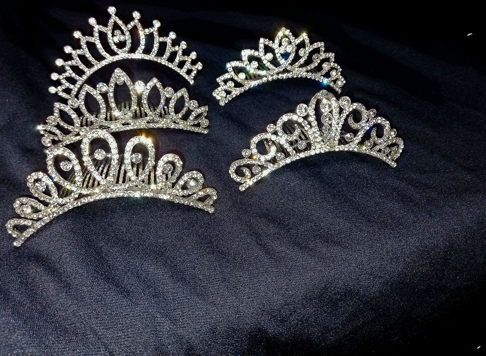 Гребінці  та діадеми у зачіску