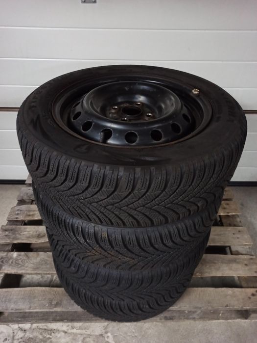 Komplet koła zimowe Toyota Yaris inne Firestone 185/60R15  2021  4x100