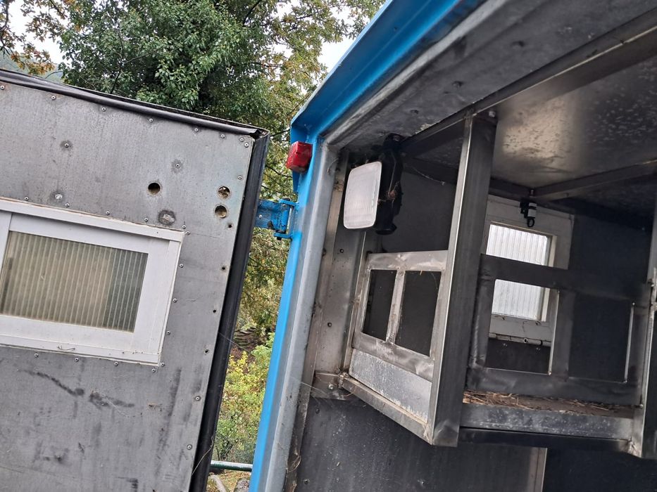 Vendo camião de transporte de cavalos