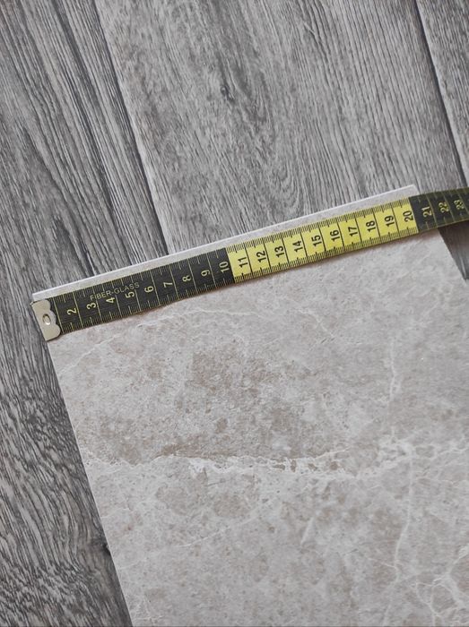 Остатки стройматериалов,обои ,плитка,затирка