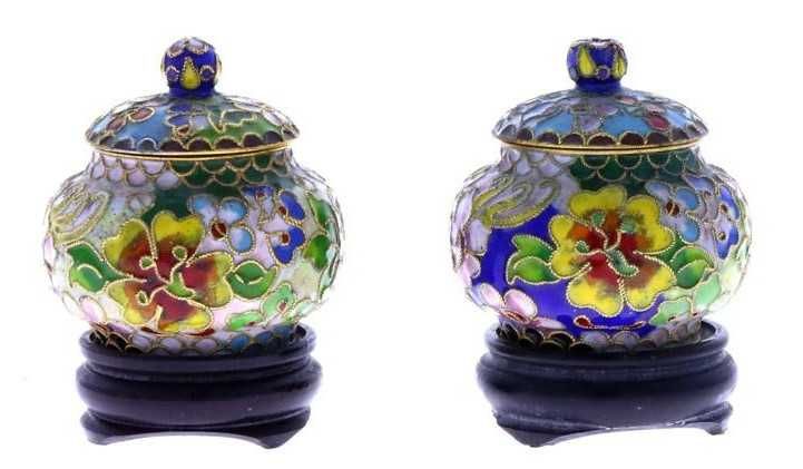 Dois pequenos Potes com tampa em Cloisonné com decoração floral