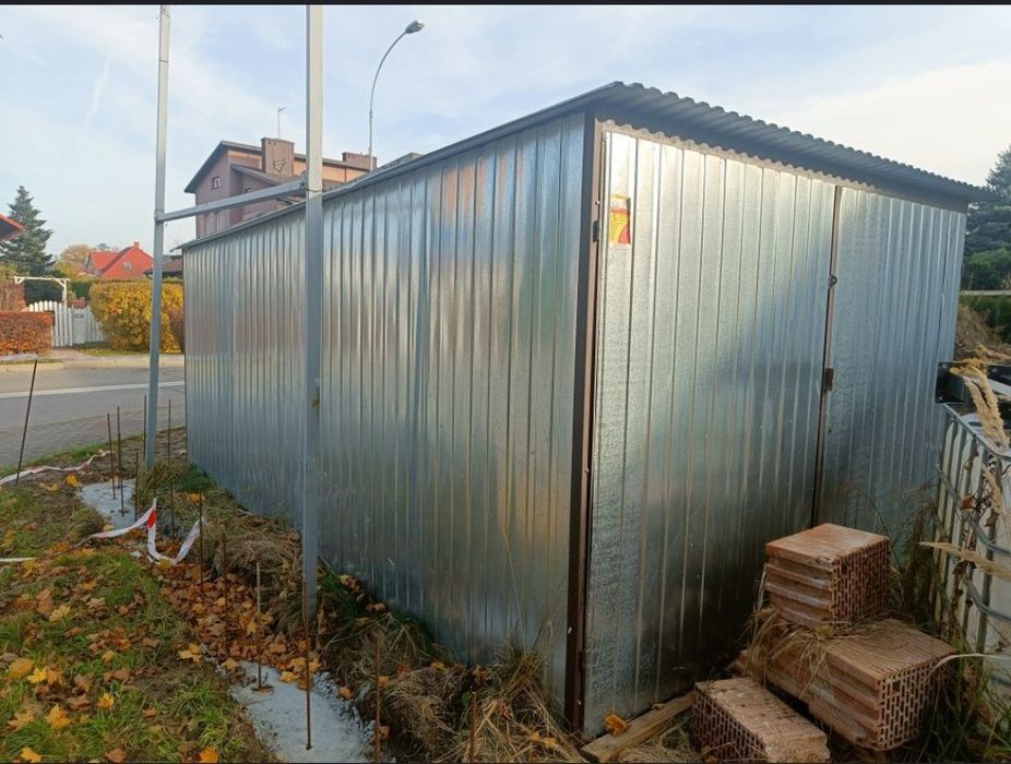 Garaż blaszany 3x5 brama skrzydłowa