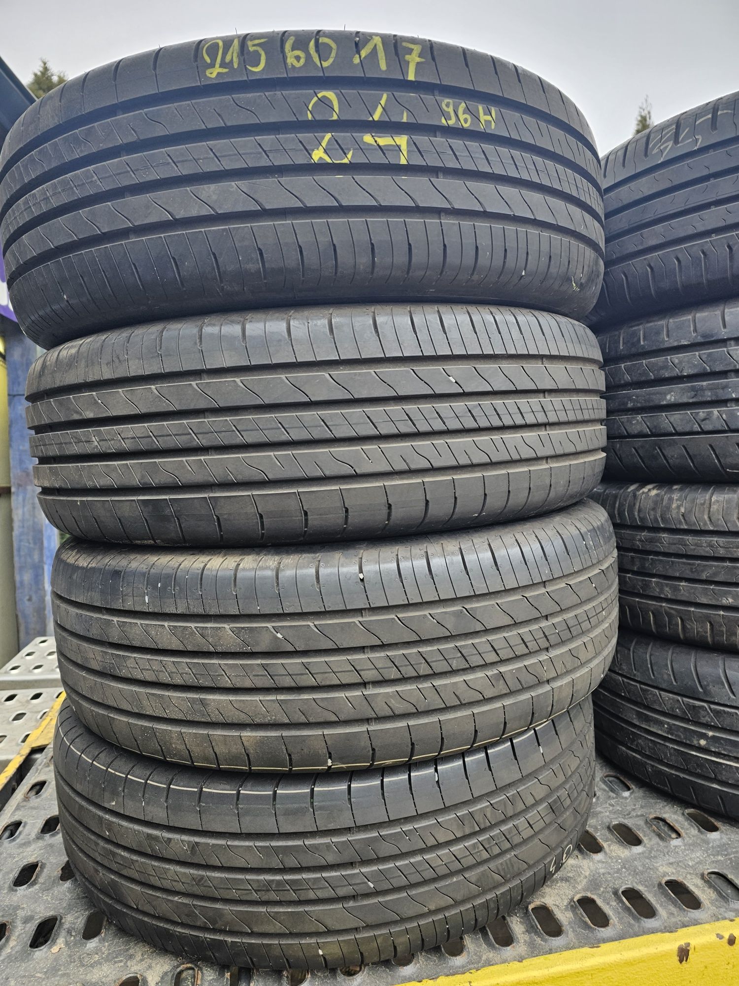 Opony Letnie Nowe-Demo R17 215/60-24Rok-Goodyar