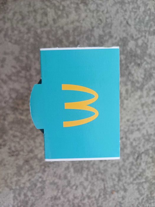Szczęśliwa tęczowa limitowana szklanka McDonald's w szczęśliwej cenie