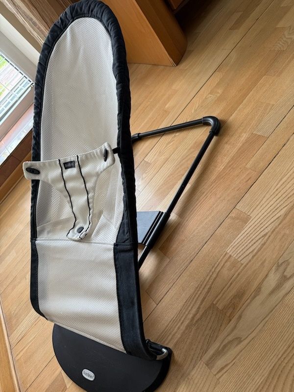 Leżaczek BabyBjorn