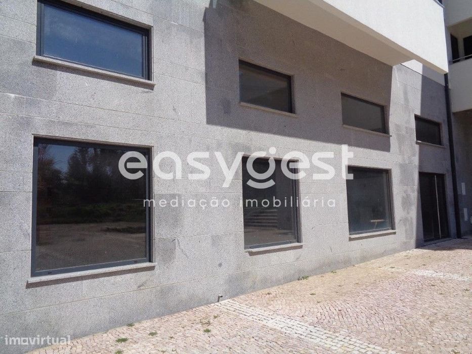 Loja com 102m2 localizada em Repeses - Viseu
