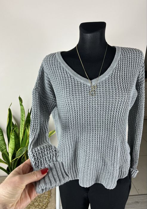 Szary Pleciony Markowy Sweter Dekolt V Długi Rękaw Markowy XS