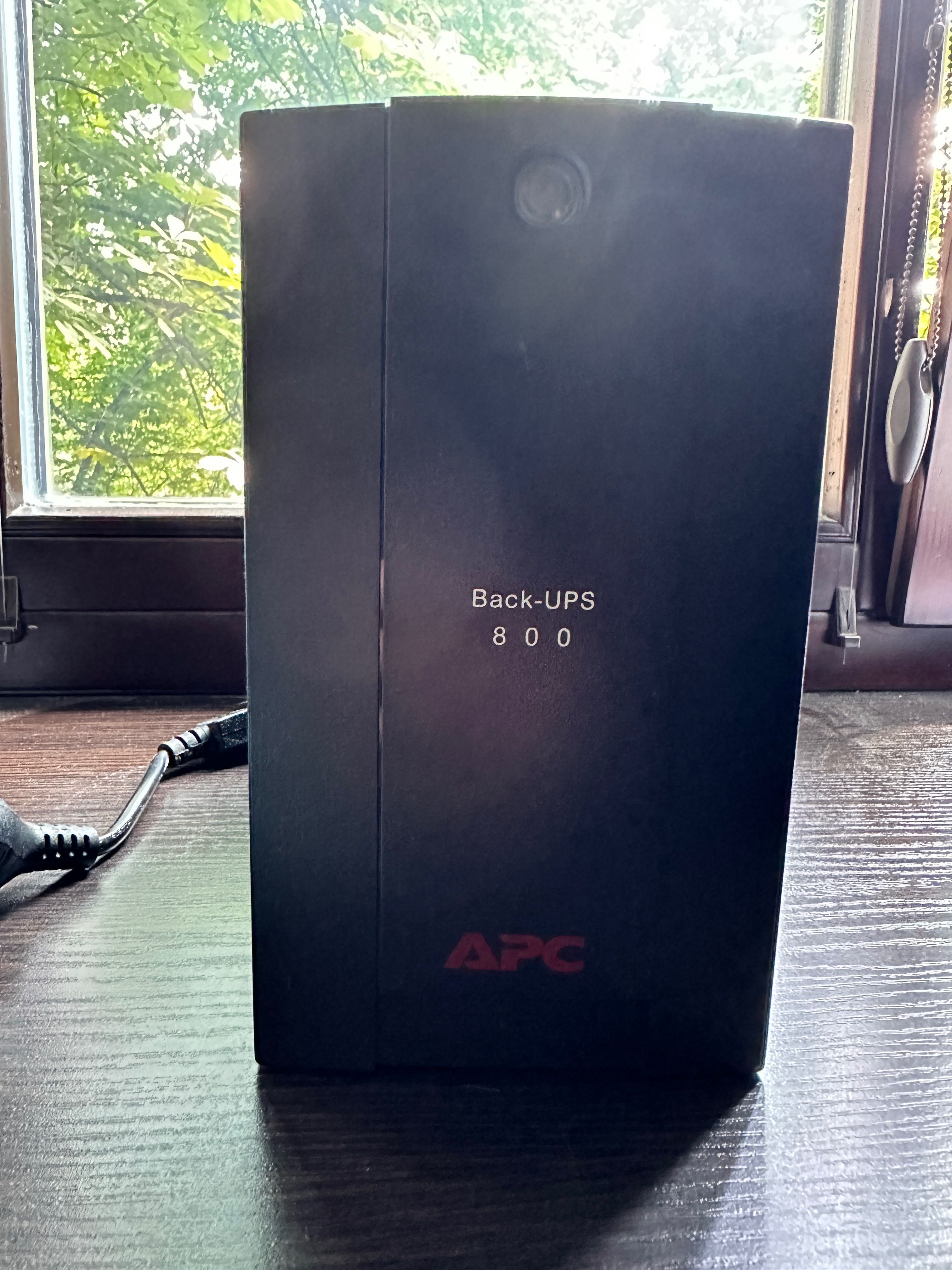 Джерело безперебійного живлення (ДБЖ) APC Back-UPS 800va iec