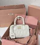 Torba do kręgli MIU MIU White – Czysta elegancja z wyjątkową falbanką
