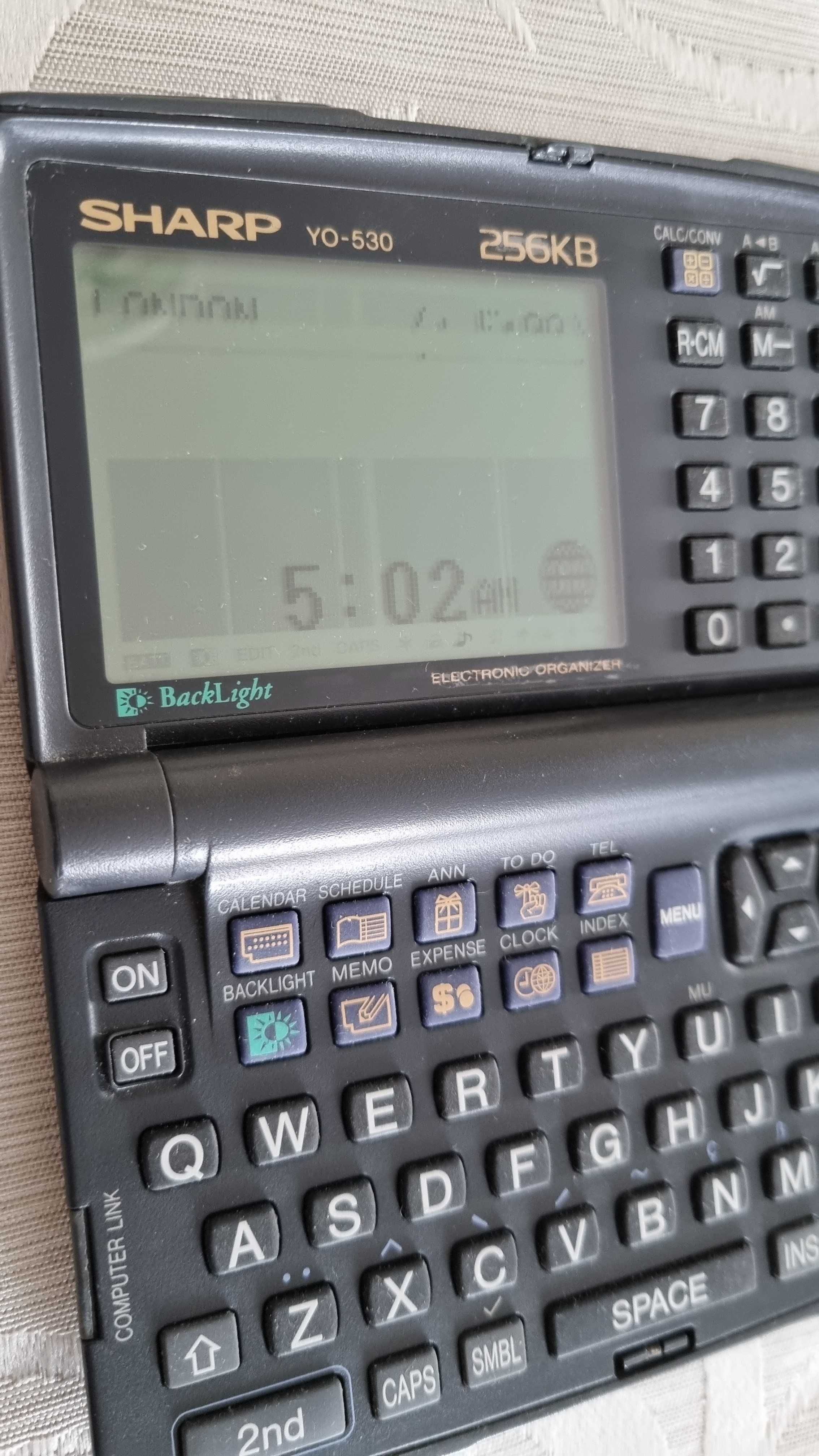 SHARP YO-530 Notes elektroniczny dla kolekcjonera, uszkodzony.